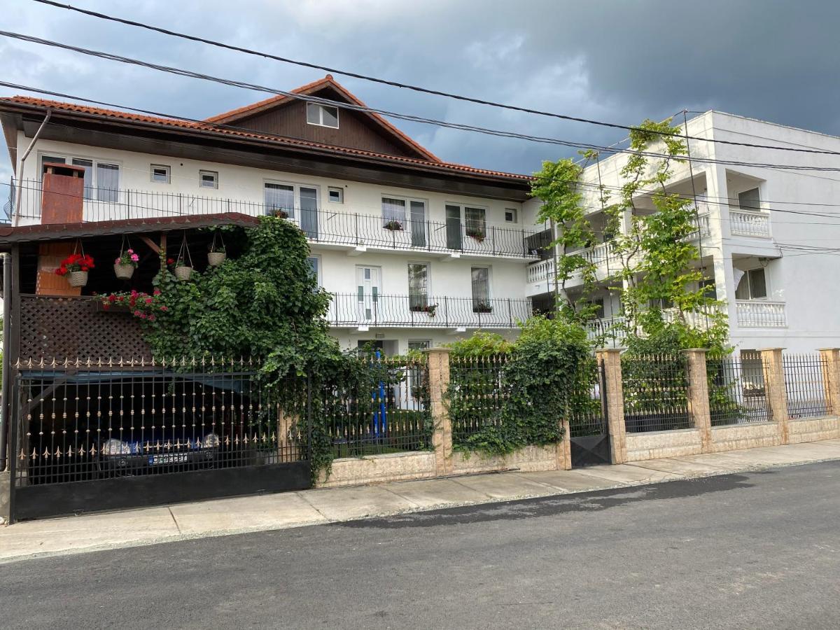 מלון Două Mai Casa Ciobi מראה חיצוני תמונה